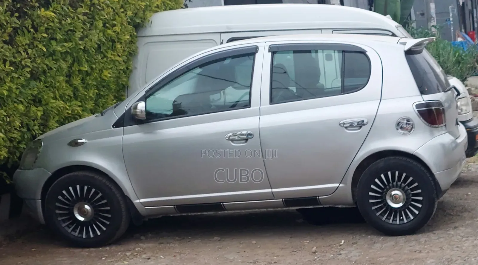 Toyota Vitz 2001 Silver