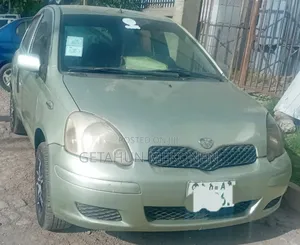 Toyota Vitz 2002 Green