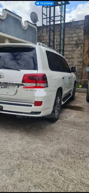 Toyota Land Cruiser 2020 White