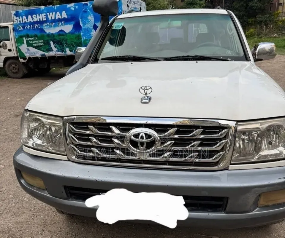 Toyota Land Cruiser 2007 White