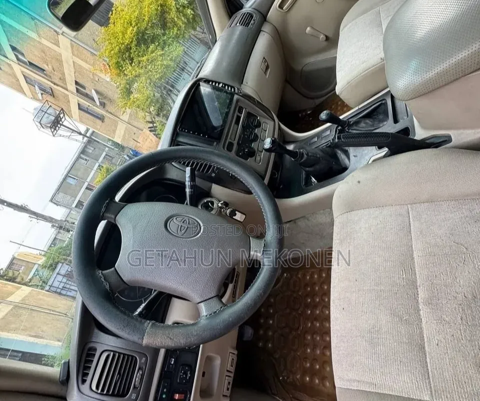 Toyota Land Cruiser 2007 White