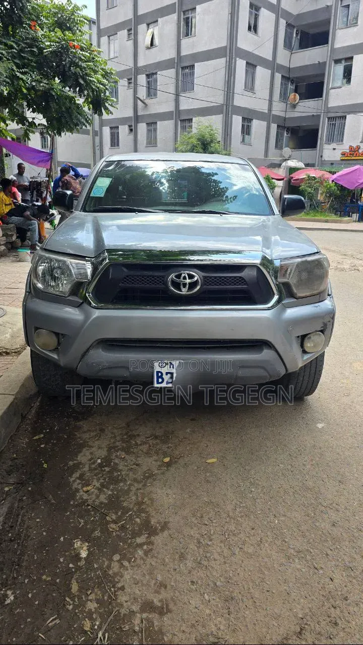 Toyota Tacoma 2013 Silver
