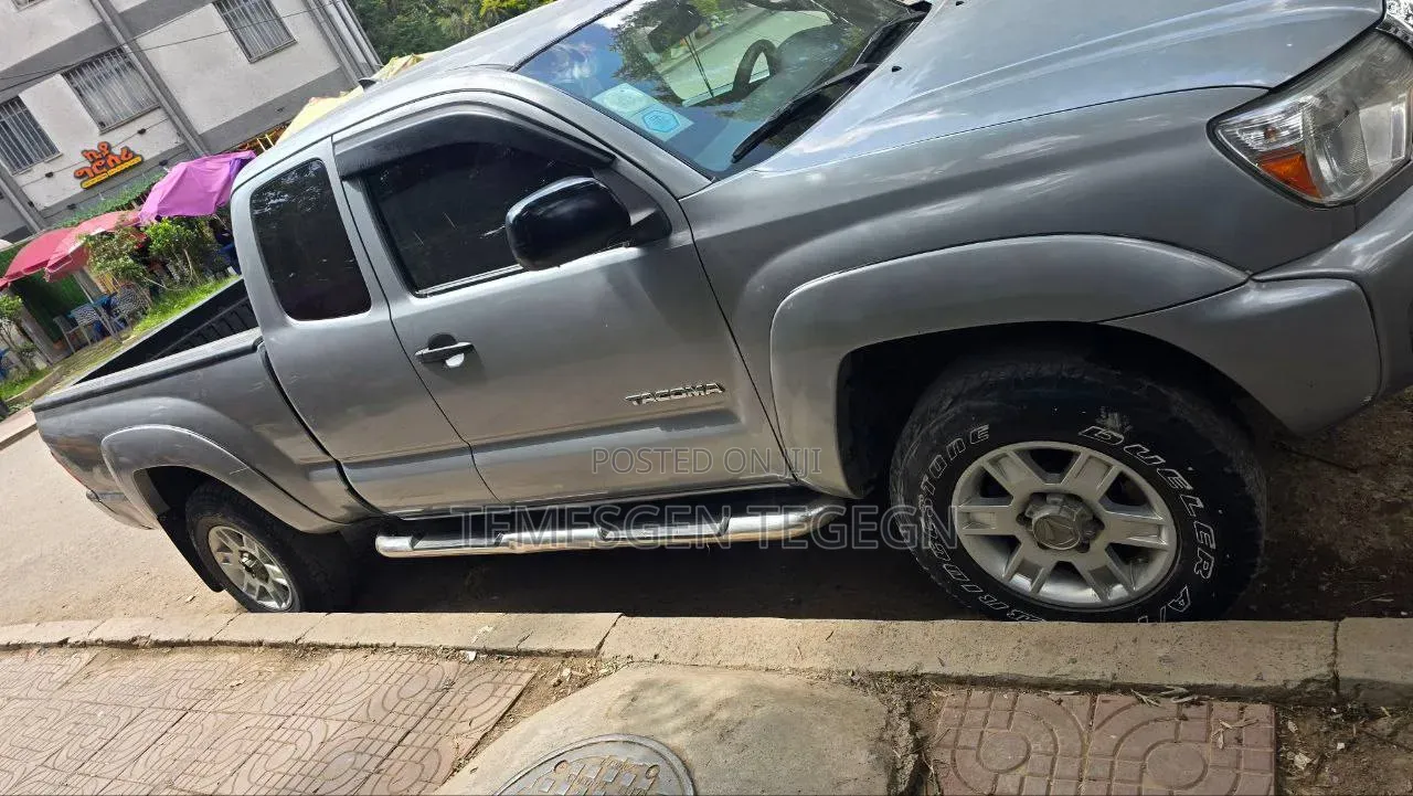 Toyota Tacoma 2013 Silver