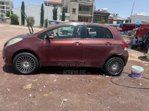 Toyota Yaris 2011 Burgundy