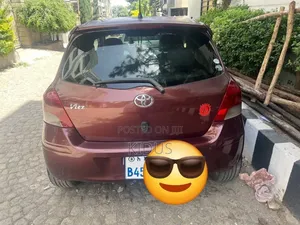 Toyota Yaris 2011 Burgundy