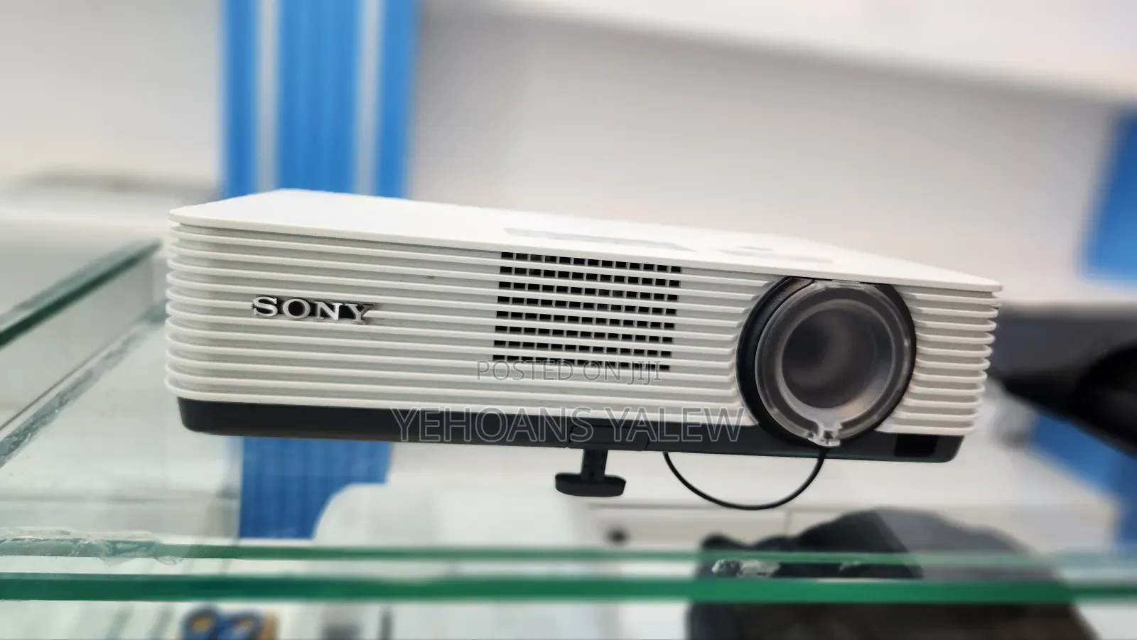 Brand New Sony VPL-Dx221 Projector Resolution :1024 X 76