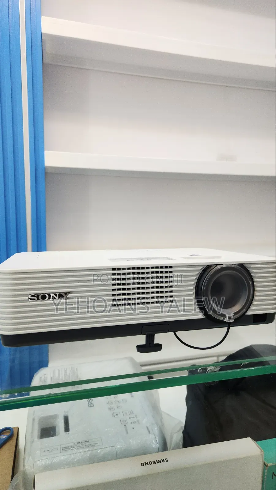 Brand New Sony VPL-Dx221 Projector Resolution :1024 X 76