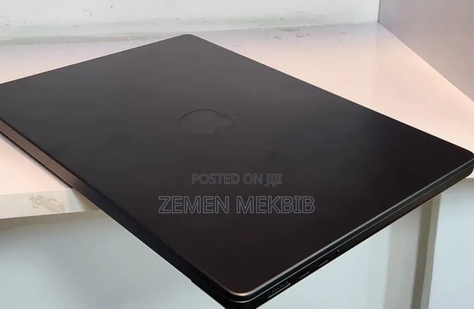 New Laptop Apple MacBook Pro 2025 M5 14-inch 16GB SSD 1T