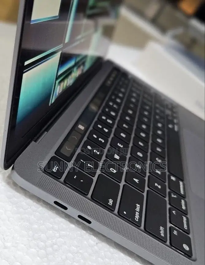 New Laptop Apple MacBook Pro 2023 M2 8GB Apple M2 SSD 256GB