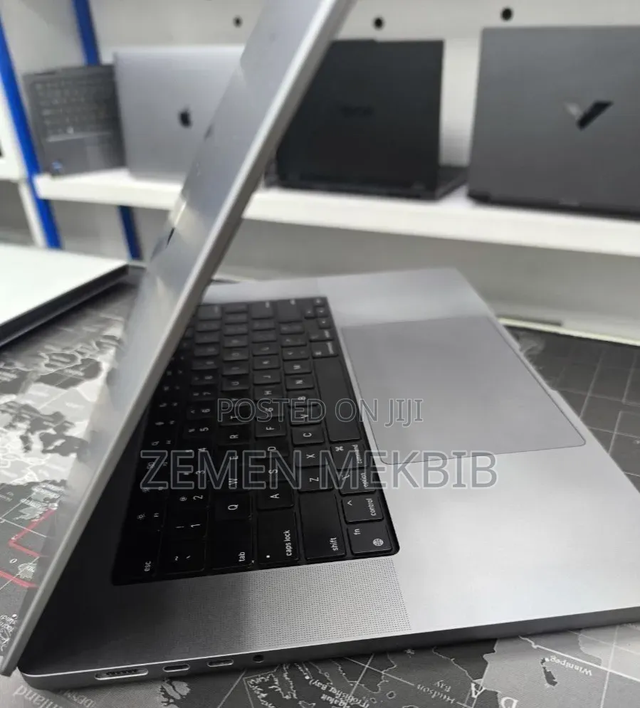 New Laptop Apple MacBook Pro M1 32GB Apple M1 Pro SSD 1T