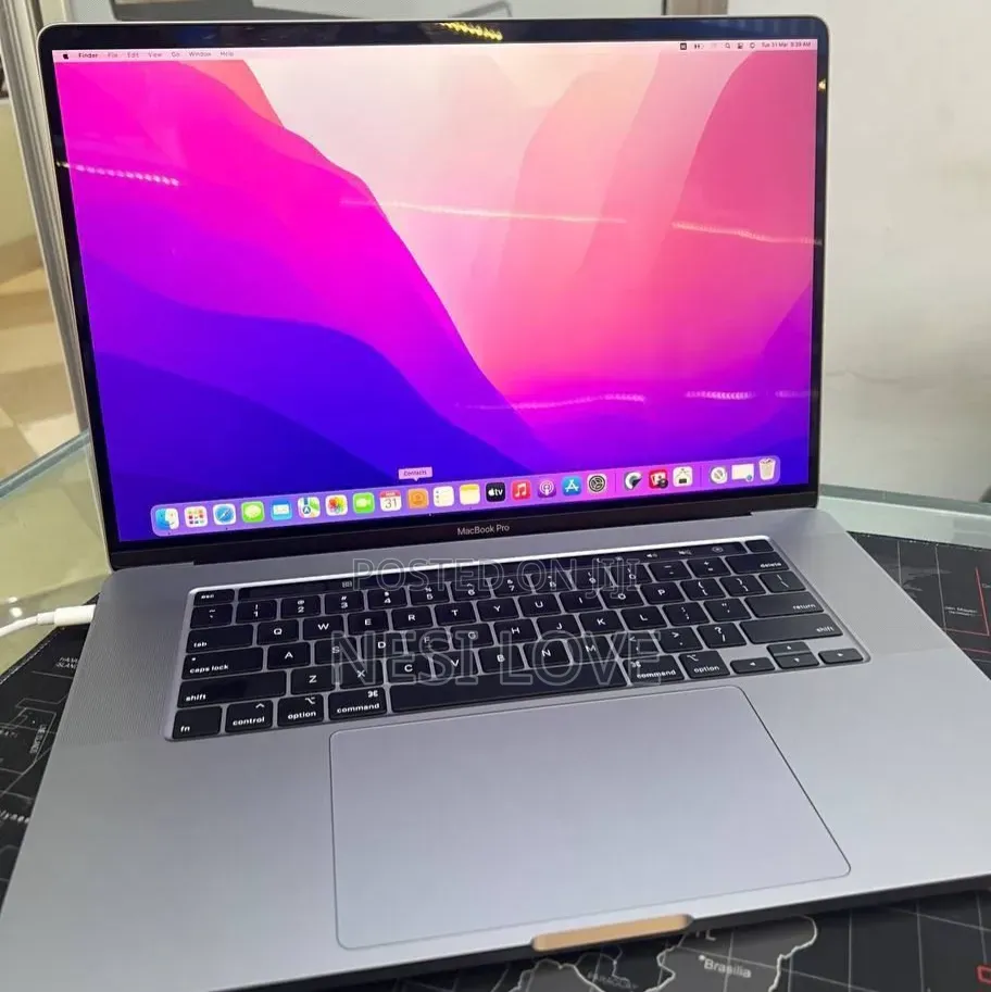 New Laptop Apple MacBook Pro 2019 32GB Intel Core i9 SSD 512GB