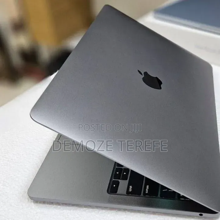 New Laptop Apple MacBook Pro 2022 M2 8GB Apple M2 SSD 256GB