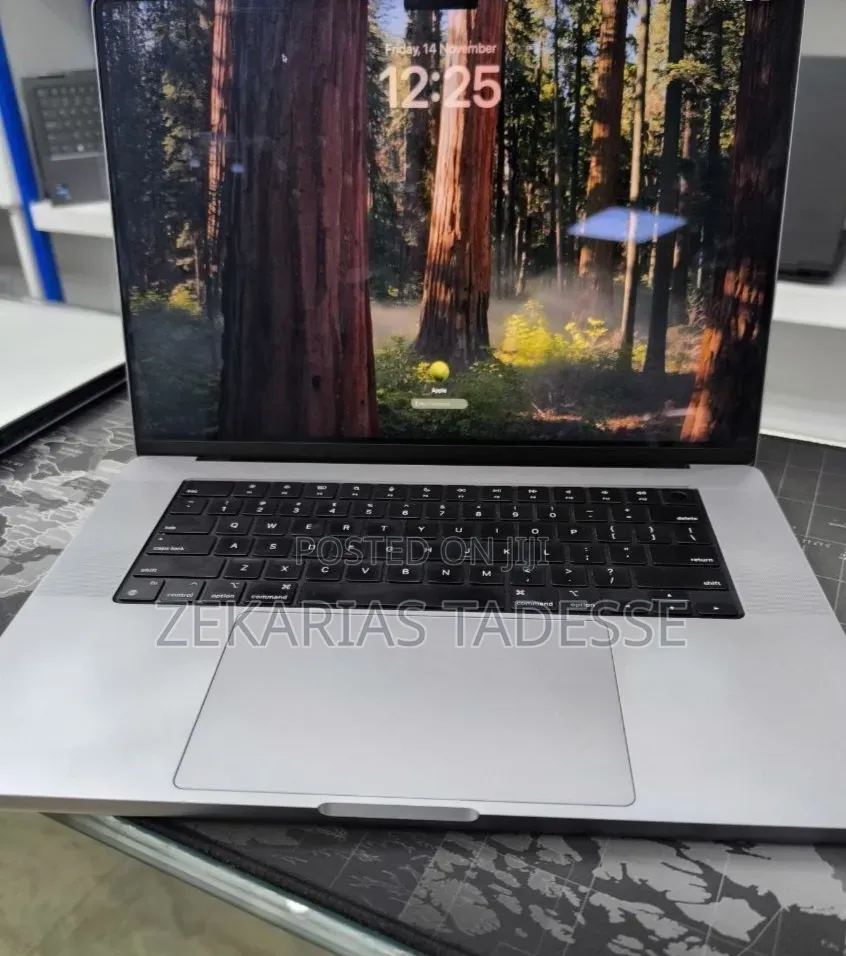 New Laptop Apple MacBook Pro M1 32GB Apple M1 Max SSD 1T