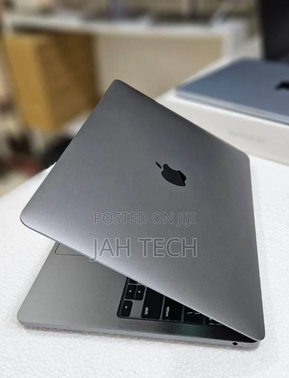 New Laptop Apple MacBook Pro 2022 M2 8GB Apple M2 SSD 256GB