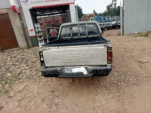 Nissan DoubleCab 1990 Silver