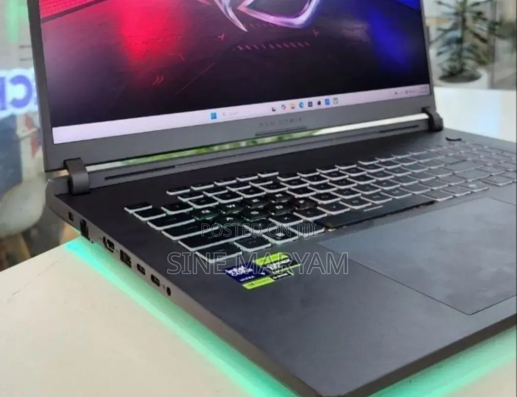 New Laptop Asus ROG Strix G17 32GB Intel Core Ultra 9 SSD 4T
