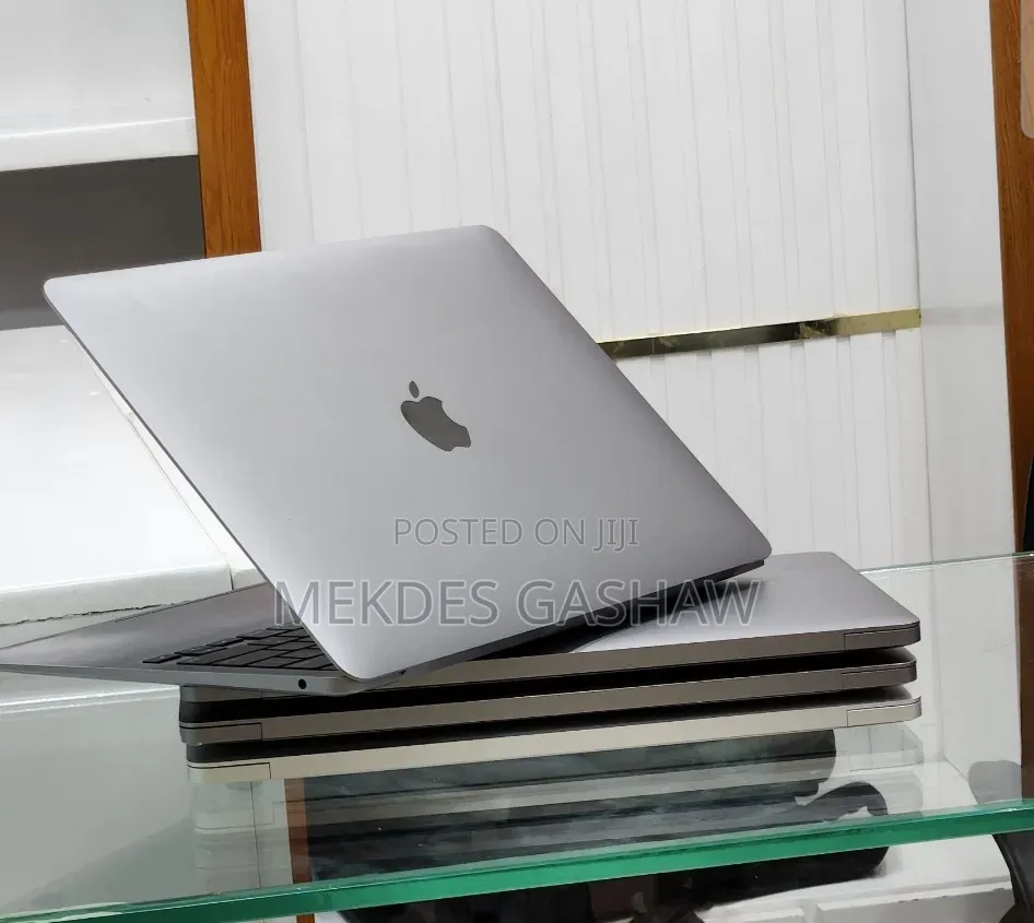 New Laptop Apple MacBook Air 2020 M1 8GB Intel Core i7 SSD 256GB