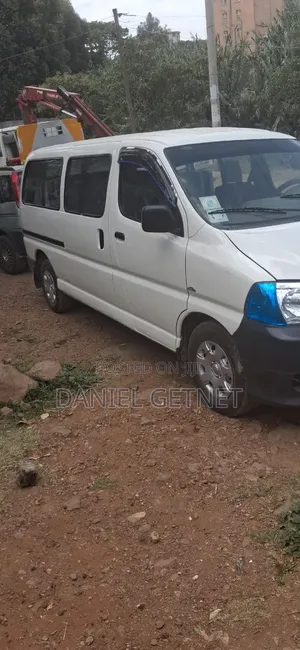 Toyota HiAce 2010 White
