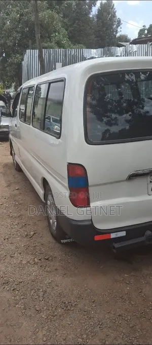 Toyota HiAce 2010 White