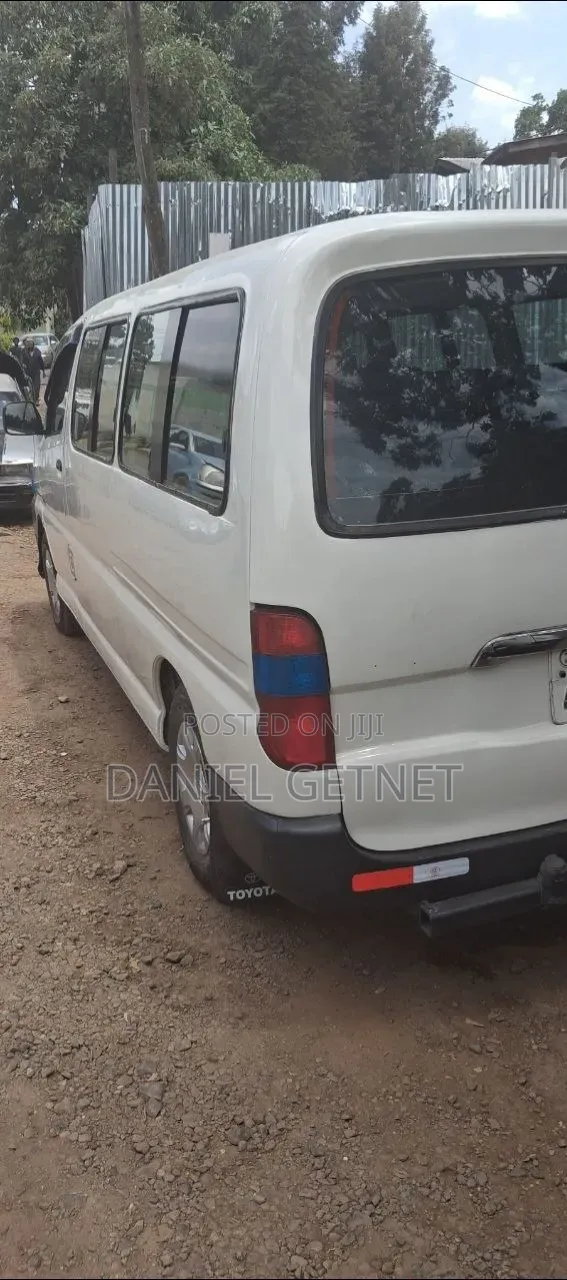Toyota HiAce 2010 White