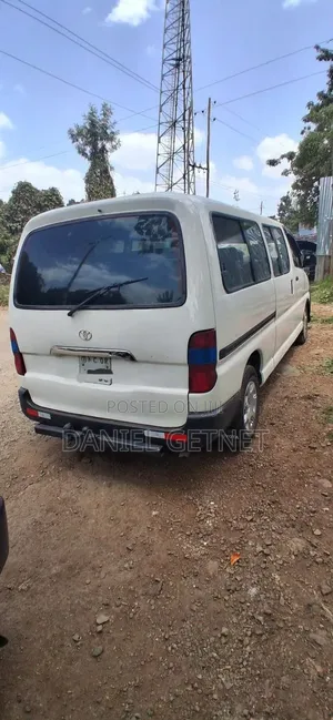 Toyota HiAce 2010 White