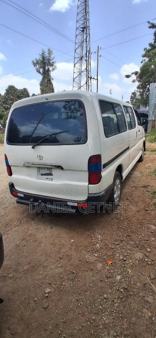 Toyota HiAce 2010 White