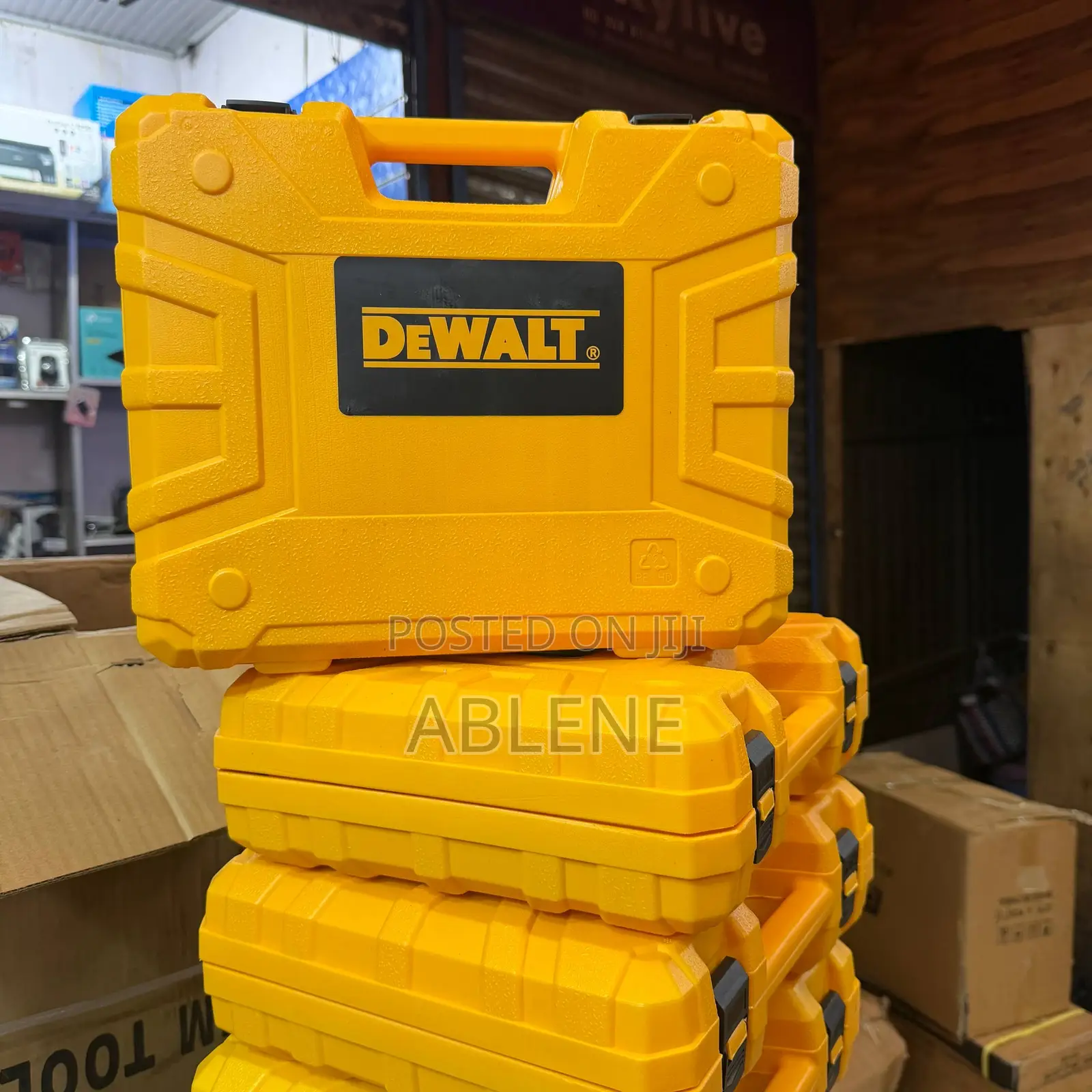 21volt Dewalt Drill - ከነ ሙሉ Acesssorie
