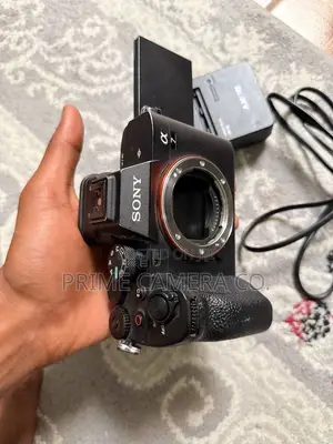 Sony A7 Iv Mirrorless Camera (Slightly Used)