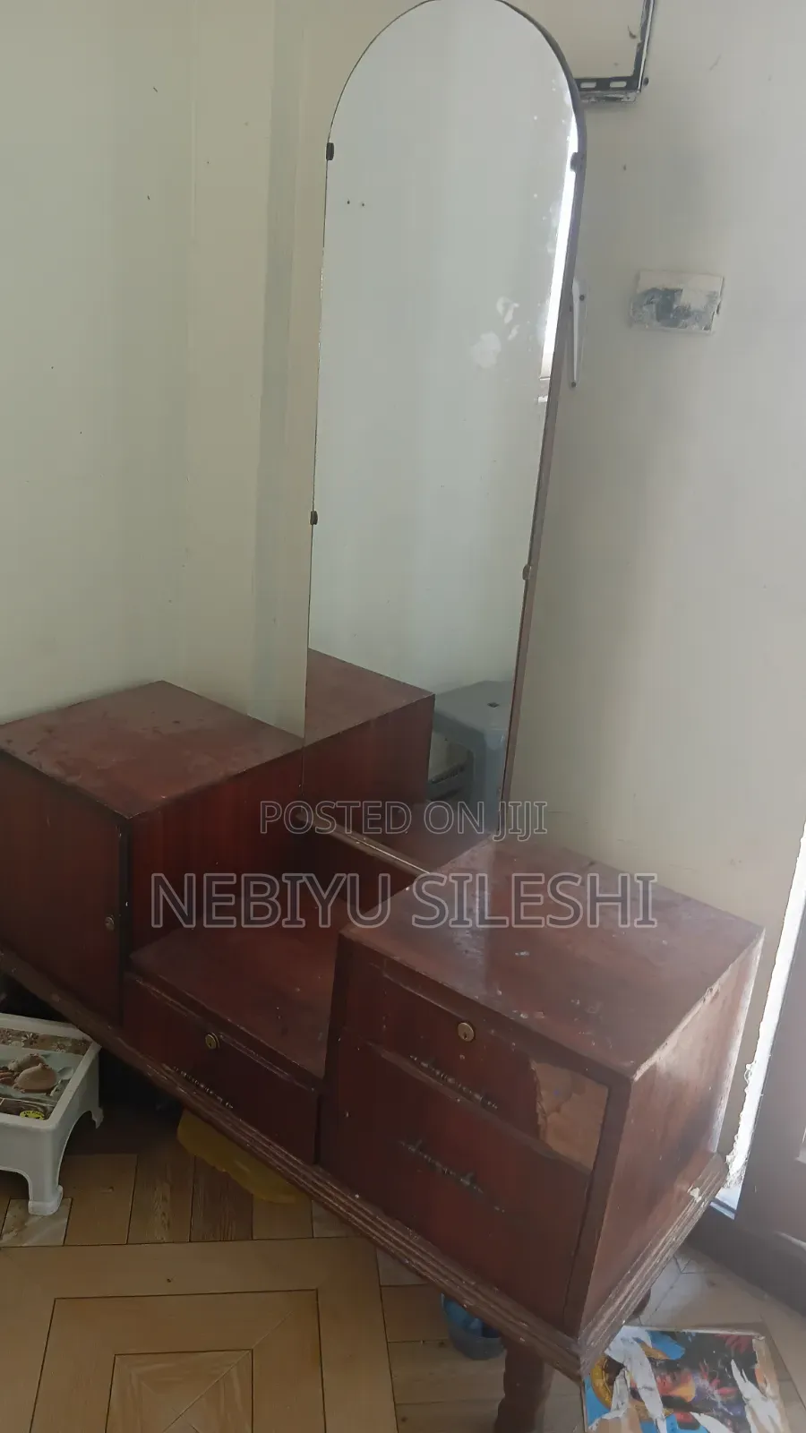 Dressing Shelf