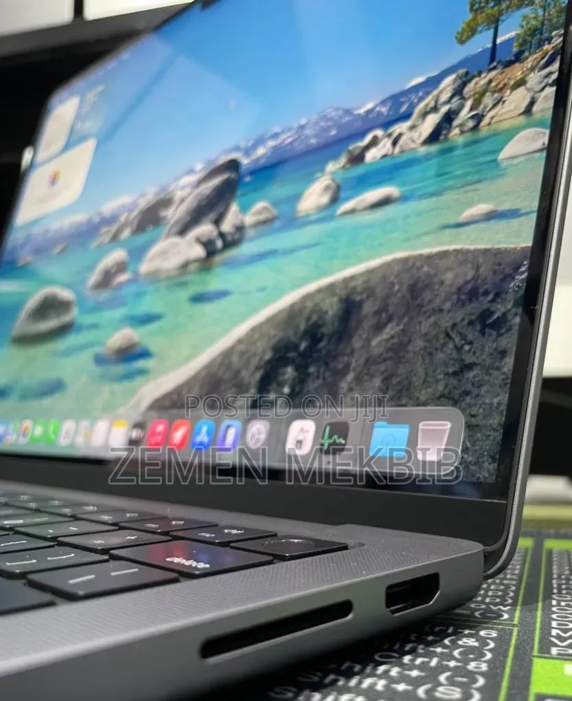 New Laptop Apple MacBook Pro 2024 M3 14-inch 16GB Apple M1 Pro SSD 1T