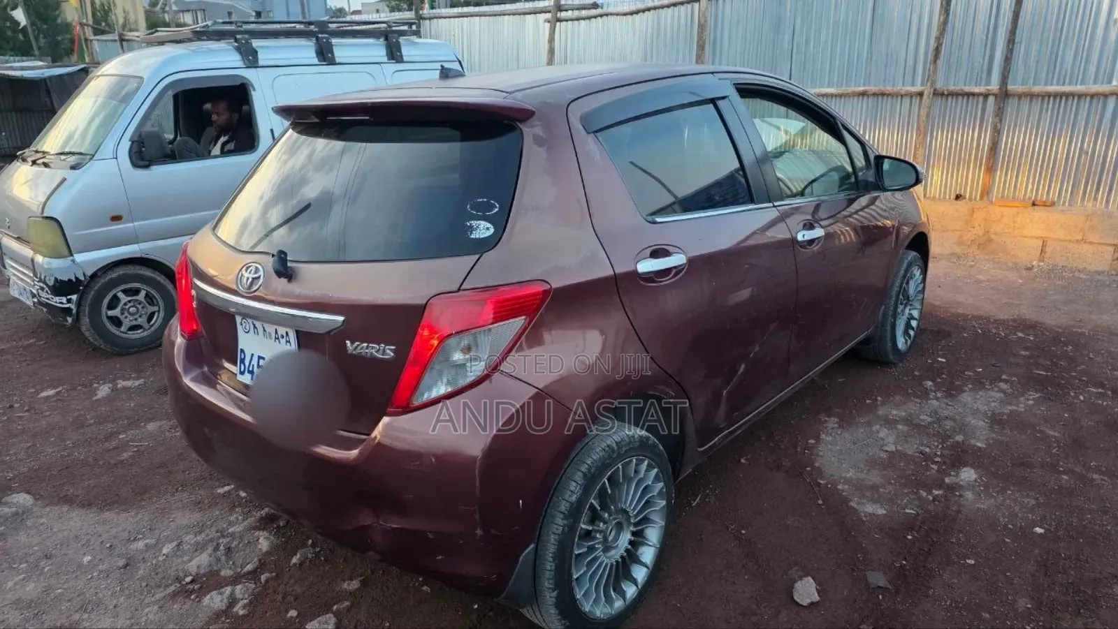 Toyota Yaris L Hatchback 5dr 2012 Burgundy