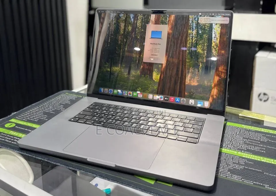 New Laptop Apple MacBook 16GB SSD 512GB