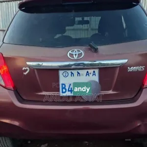 Toyota Yaris L Hatchback 5dr 2012 Burgundy