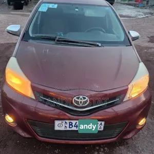 Toyota Yaris L Hatchback 5dr 2012 Burgundy