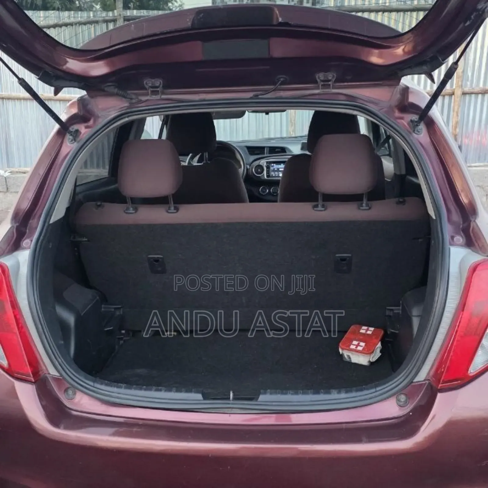 Toyota Yaris L Hatchback 5dr 2012 Burgundy