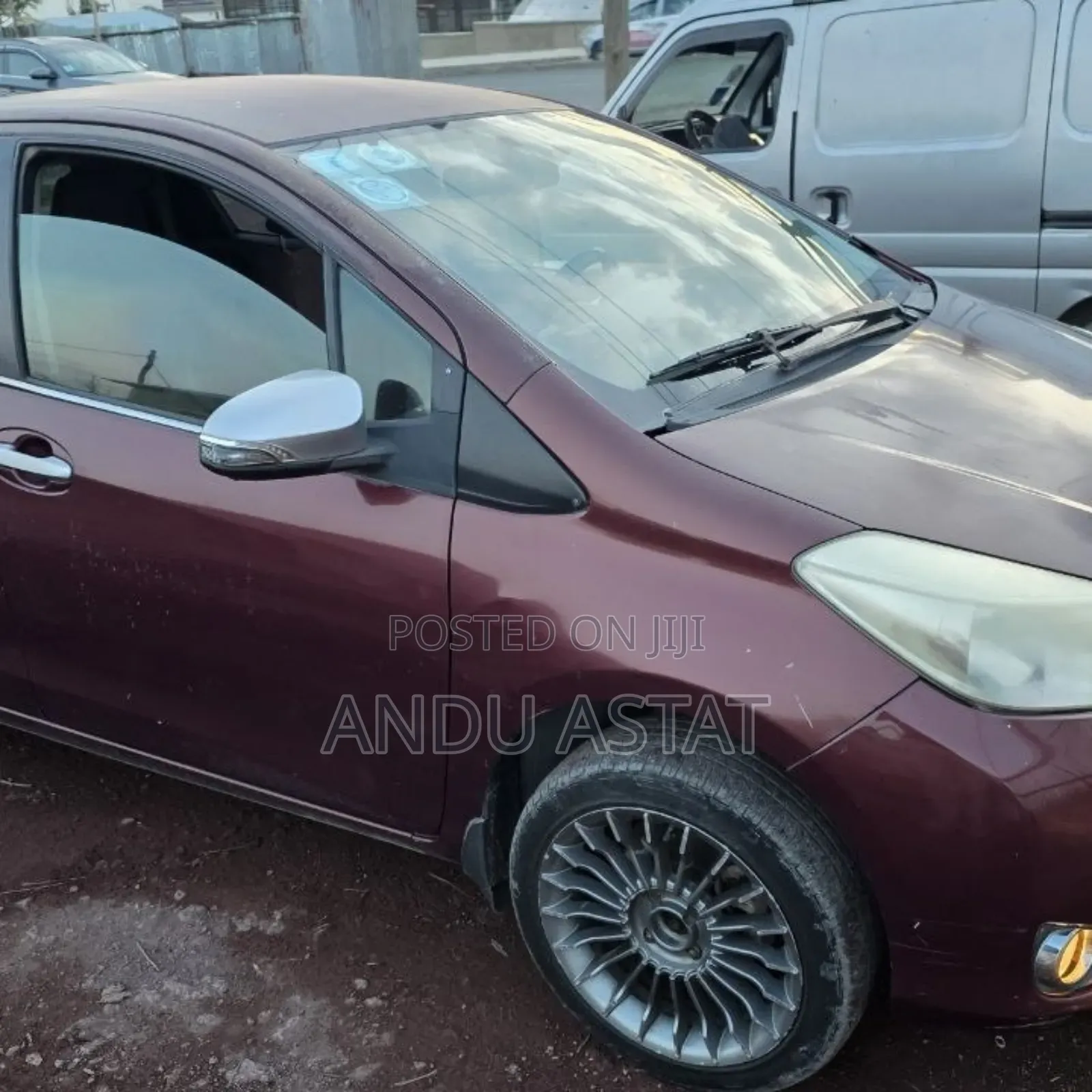 Toyota Yaris L Hatchback 5dr 2012 Burgundy