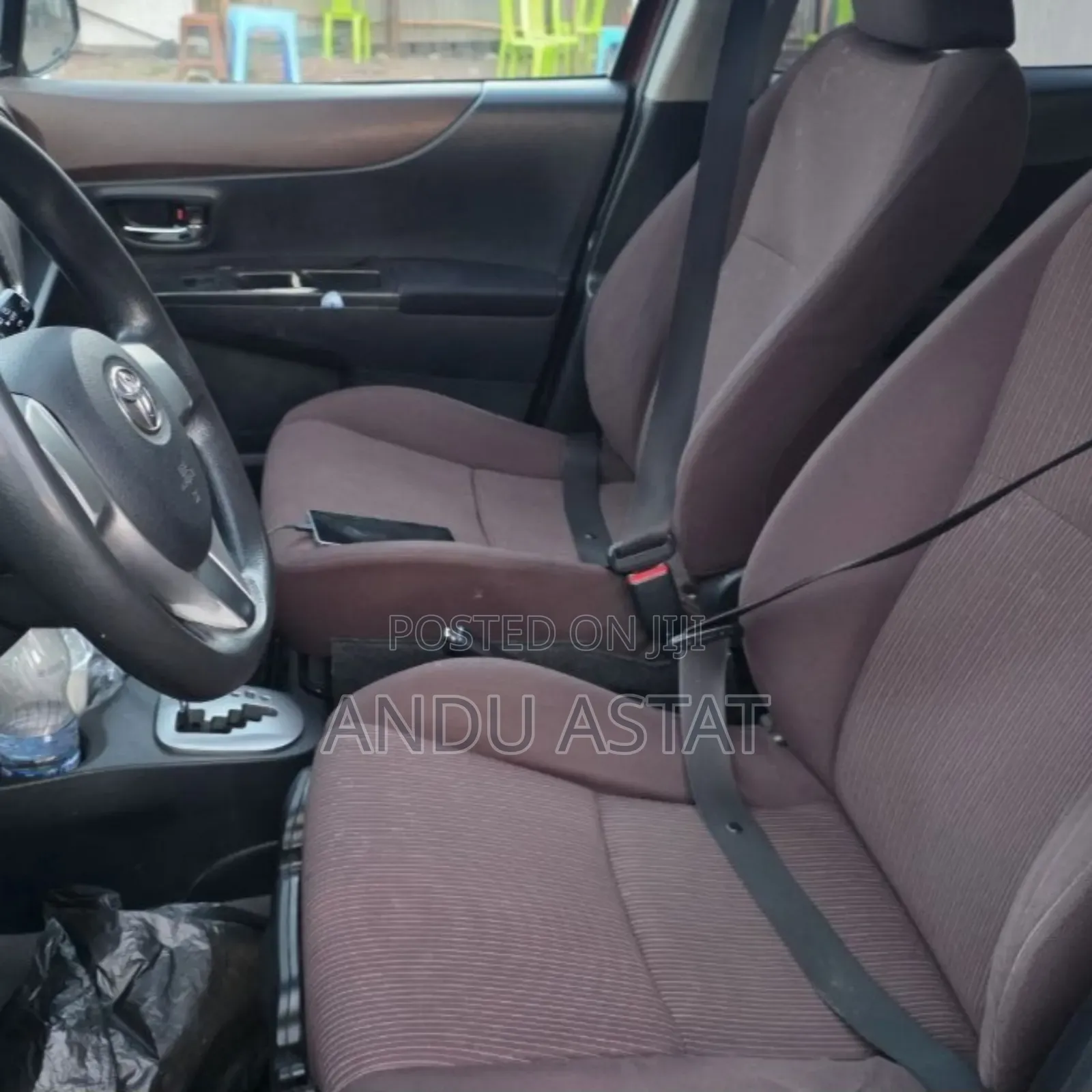Toyota Yaris L Hatchback 5dr 2012 Burgundy