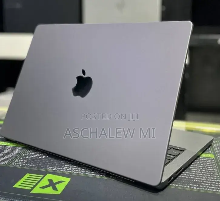 New Laptop Apple MacBook Pro 2023 M3 14-inch 8GB Apple M3 Pro SSD 512GB