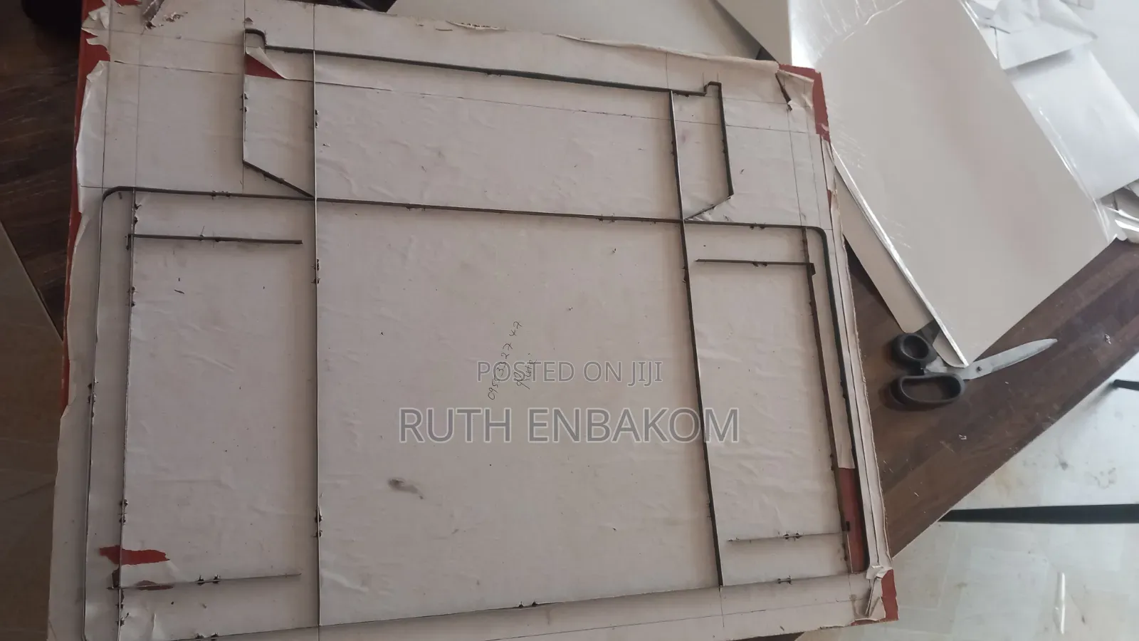 Packaging Machine With Cutters And Silk Screen