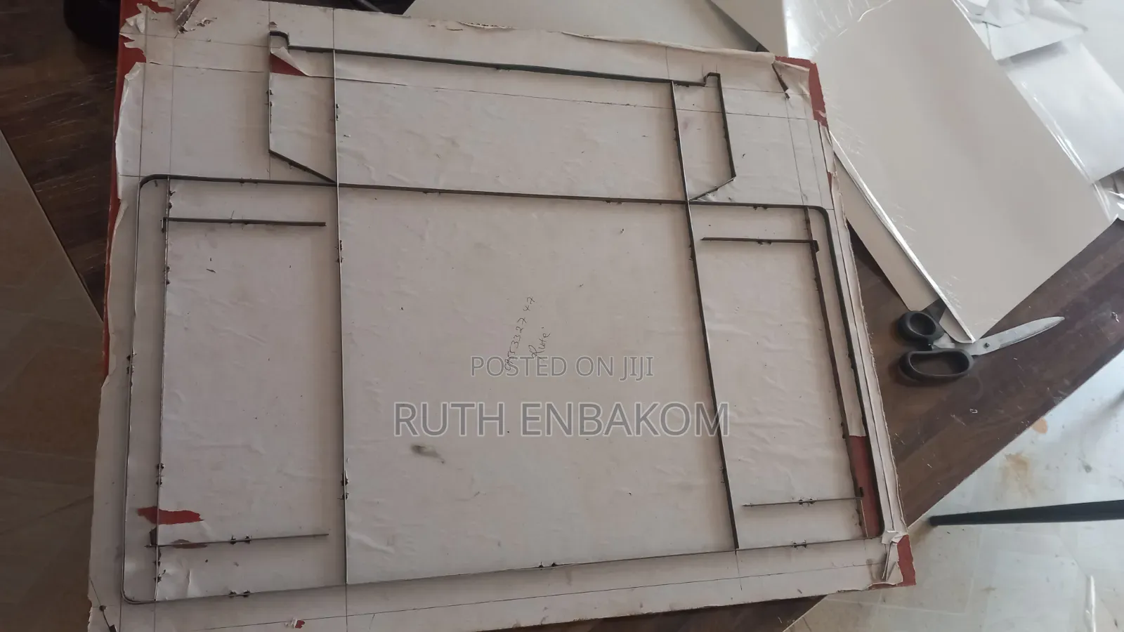 Packaging Machine With Cutters And Silk Screen