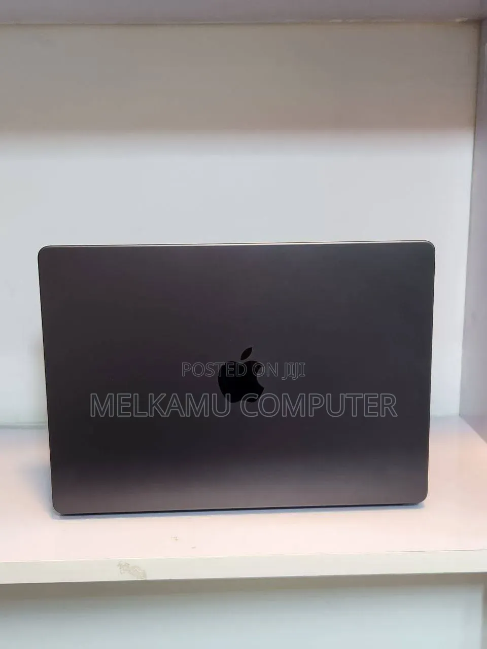 New Laptop Apple MacBook Pro 2025 M5 14-inch 16GB Apple M5 SSD 1T