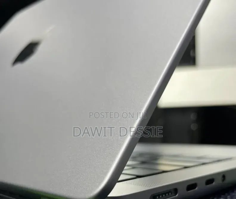 New Laptop Apple MacBook Pro 2023 M3 14-inch 8GB Apple M3 SSD 512GB