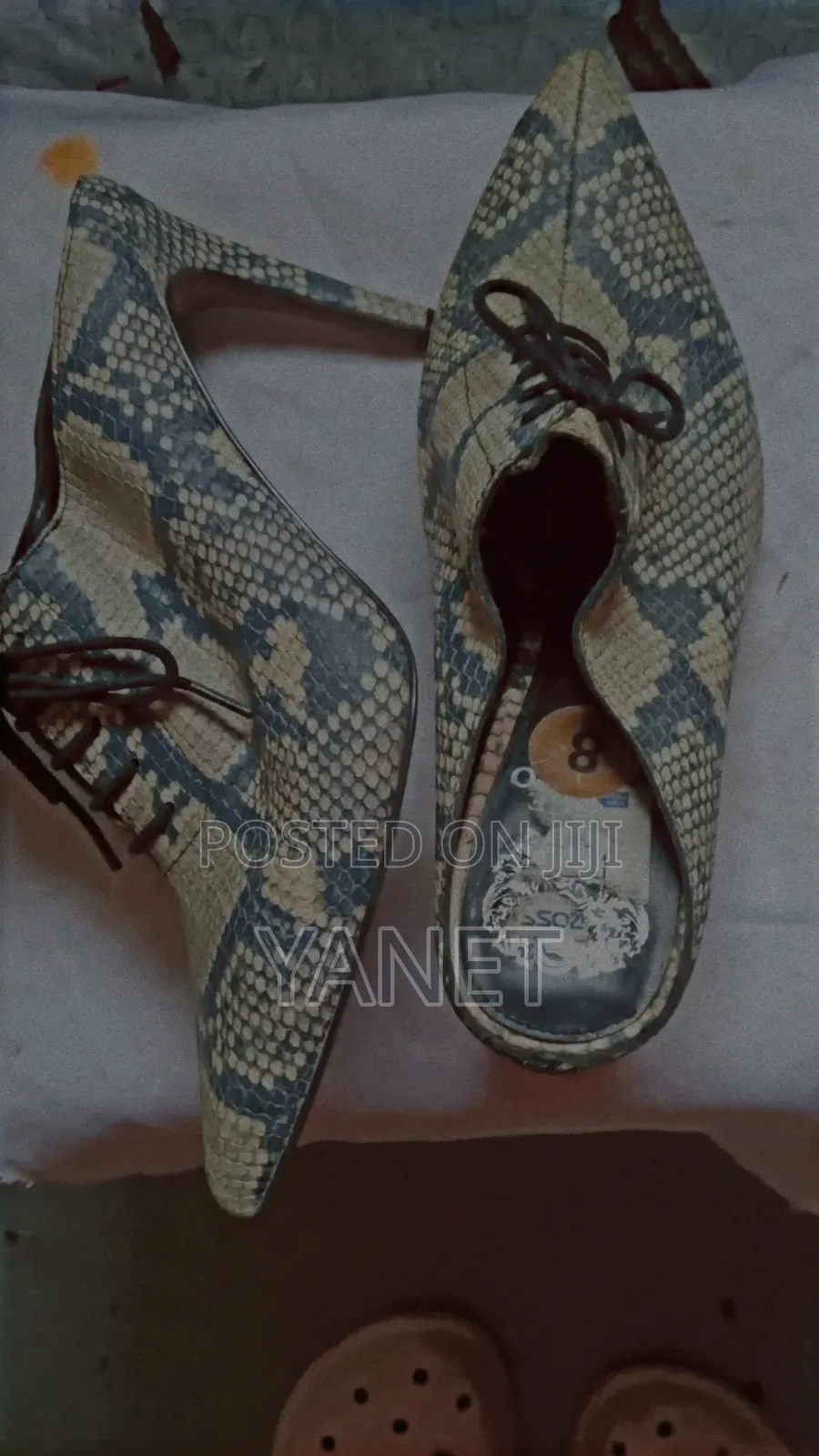 Elegant Pointed-Toe Snakeskin Heels (Size 8)