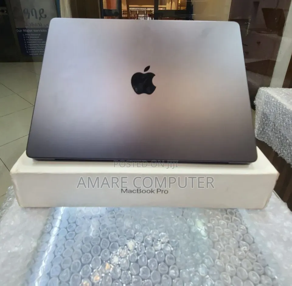 New Apple MacBook Pro 2025 M5 14-inch 16GB Apple M5 Pro SSD 512GB