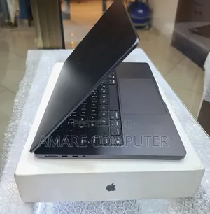 New Apple MacBook Pro 2025 M5 14-inch 16GB Apple M5 Pro SSD 512GB