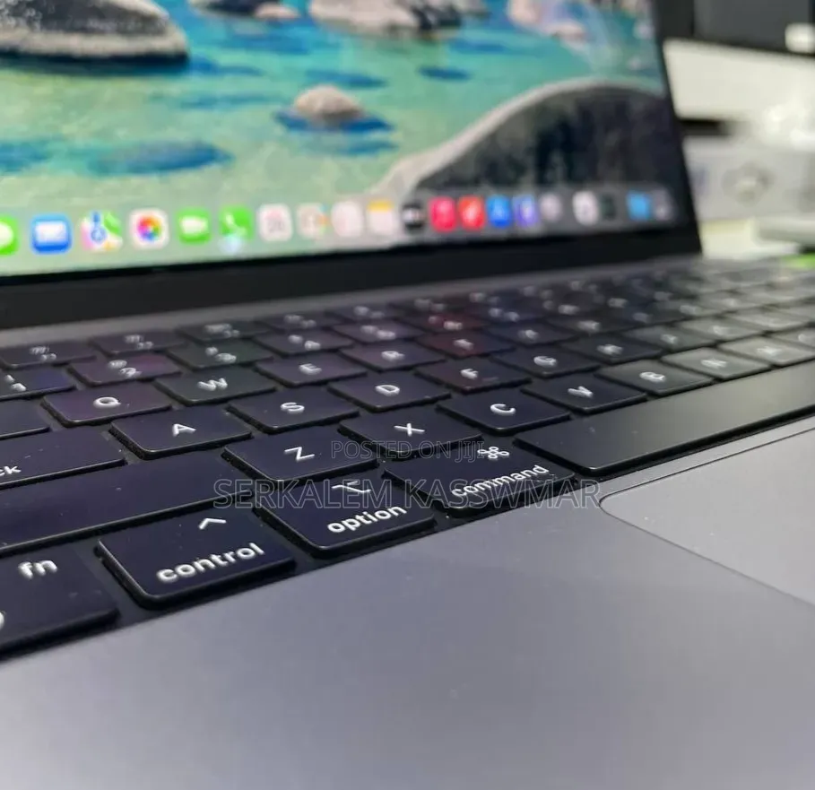 New Laptop Apple MacBook Pro 8GB Apple M3 SSD 512GB