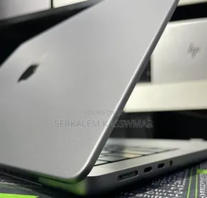 New Laptop Apple MacBook Pro 8GB Apple M3 SSD 512GB