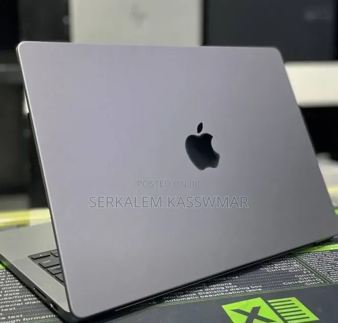 New Laptop Apple MacBook Pro 8GB Apple M3 SSD 512GB