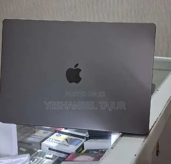 New Laptop Apple MacBook Pro M1 32GB Apple M1 Max SSD 1T