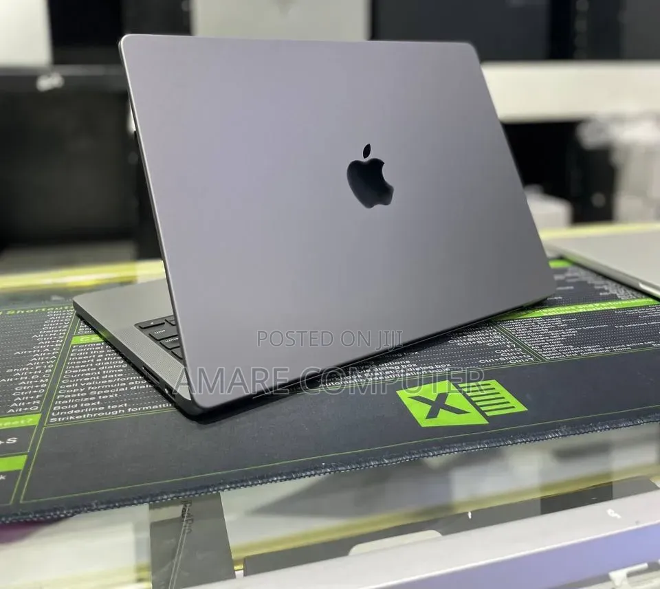 New Laptop Apple MacBook Pro 2023 M3 14-inch 8GB Apple M3 Pro SSD 512GB